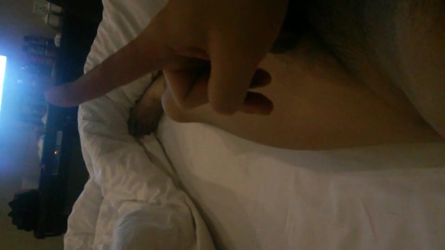 对白有趣刚被破完处顾着玩手机哼着小曲的淡定姐高清无水印